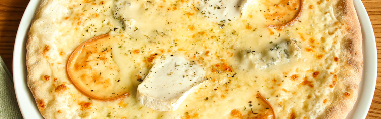 Régalez vous avec nos pizzas en base crème et mozzarella